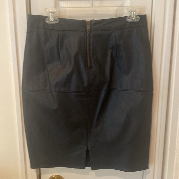 CAbi short leather skirt. Size 2. - Picture 4 of 5